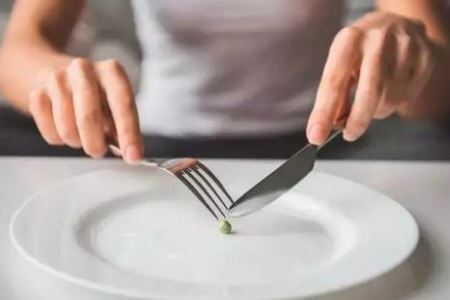 女人晚上不吃饭能不能减肥