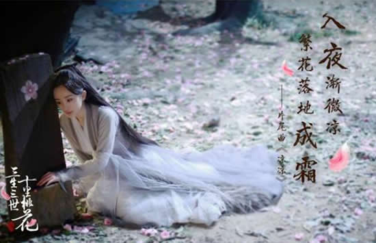 杨幂是典型的童星，从《猴娃》到《红粉世家》，见证她童年时期的表演作品。《红粉世家》这部剧正式拉开了杨幂的演绎道路，之后在出演《神雕侠侣》当中郭襄一角，受到了大家的关注。之后考入北电的杨幂，又一边上学一边出演《王昭君》、《聊斋志异之小倩》、《红楼梦》、《仙剑奇侠传三》等等，之后与黄圣依、王珞丹、刘亦菲被称作“四小花旦”。