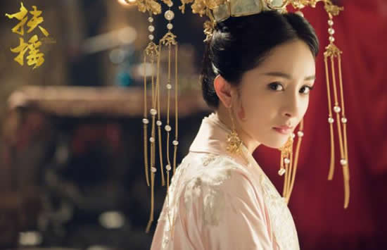 杨幂自从进入演艺圈以来，出演过很多经典的影视作品，例如《北京爱情故事》、《宫锁心玉》、《宫》《孤岛惊魂》《小时代》《分手大师》《古剑奇谭》《何以笙箫默》《我是证人》《逆时营救》《亲爱的翻译官》等等。