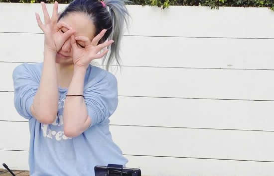 萧亚轩还参加了不少的综艺节目，例如《康熙来了》、《快乐大本营》、《我想和你唱第一季》、《吐槽大会第四季》、《女儿们的恋爱第三季》等等节目。