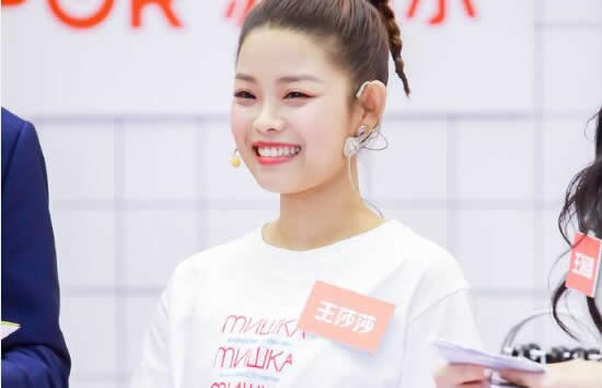 王莎莎在出演完《武林外传》之后人气就不如以前，虽然说也出演过不少的作品，例如电影《十三岁女孩》、《射雕英雄传》、话剧《国家的孩子》等等，但是名气都赶不上小贝这个角色。