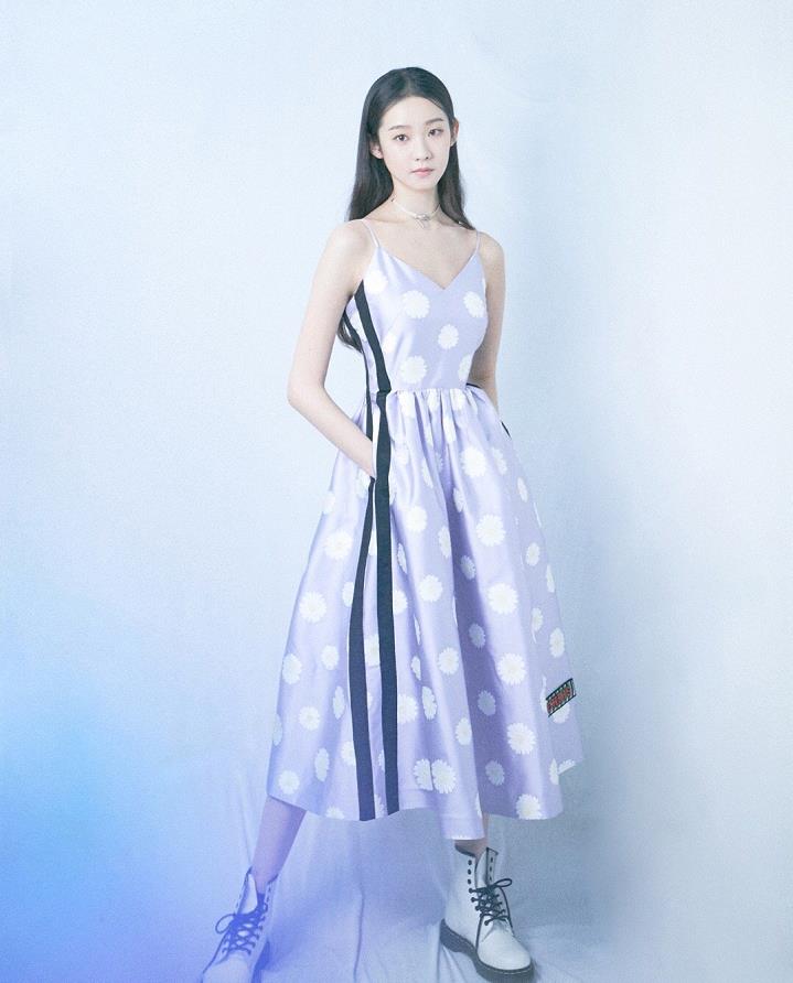 张艺凡因为妈妈对气质的要求在三四岁的时候就已经开始学习了舞蹈，除了舞蹈之外，还学习了钢琴、电子琴、古筝等乐器，在2017年的时候，以专业课93.7的好成绩，以专业第一名的名次考入了北京舞蹈学院芭蕾舞系舞蹈表演。