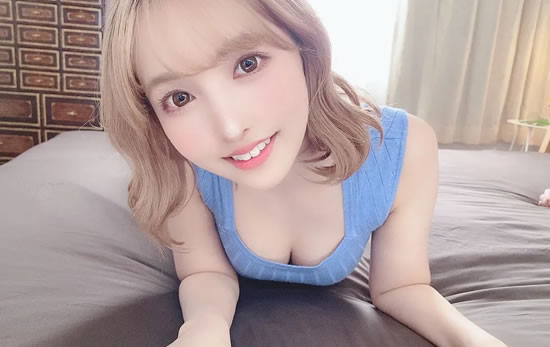 8、三上悠亚：曾经是女团成员，退团后不仅更改了名字，还以女优身份重新出现在人们眼前。高颜值且身材火辣，这样的优势更加有利于她在女优界的发展。 　　9、长泽梓：长泽梓原本是泳装写真女星，所以在身材方面肯定十分有看头。 　　10、樱井莉亚：人如其名，仅出道一年人气飙升，在竞争激烈的女优界中，可以得到这样的成绩实属不易。樱井莉亚后来改名为佐藤穗乃花，拍摄不少作品，碾压众人。