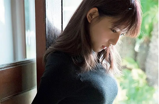 浅川 梨奈（あさかわ なな），1999年4月3日出生于日本埼玉县，日本偶像团体成员、演员。