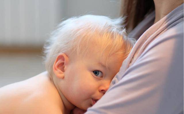 给宝宝喂母乳,有几条禁忌尽量少碰,最后一条往往易影响母乳质量