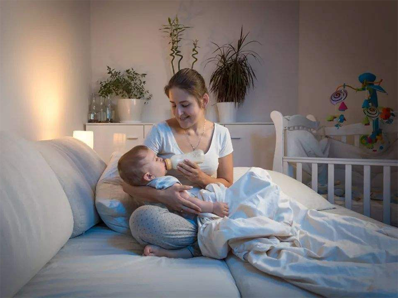 夜晚一直开灯睡觉对新生婴儿有什么影响？