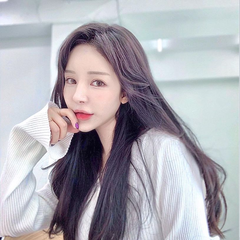 韩国Angelababy！「曲线爆辣」的漂亮小姐姐Dami胸前线条让人浑身发烫！