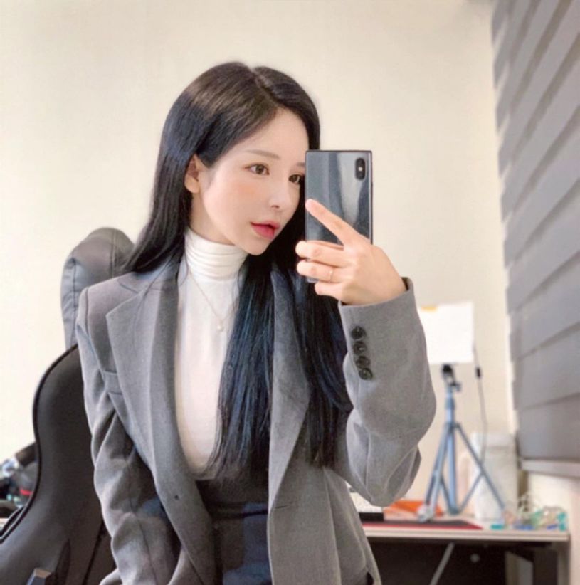 韩国Angelababy！「曲线爆辣」的漂亮小姐姐Dami胸前线条让人浑身发烫！