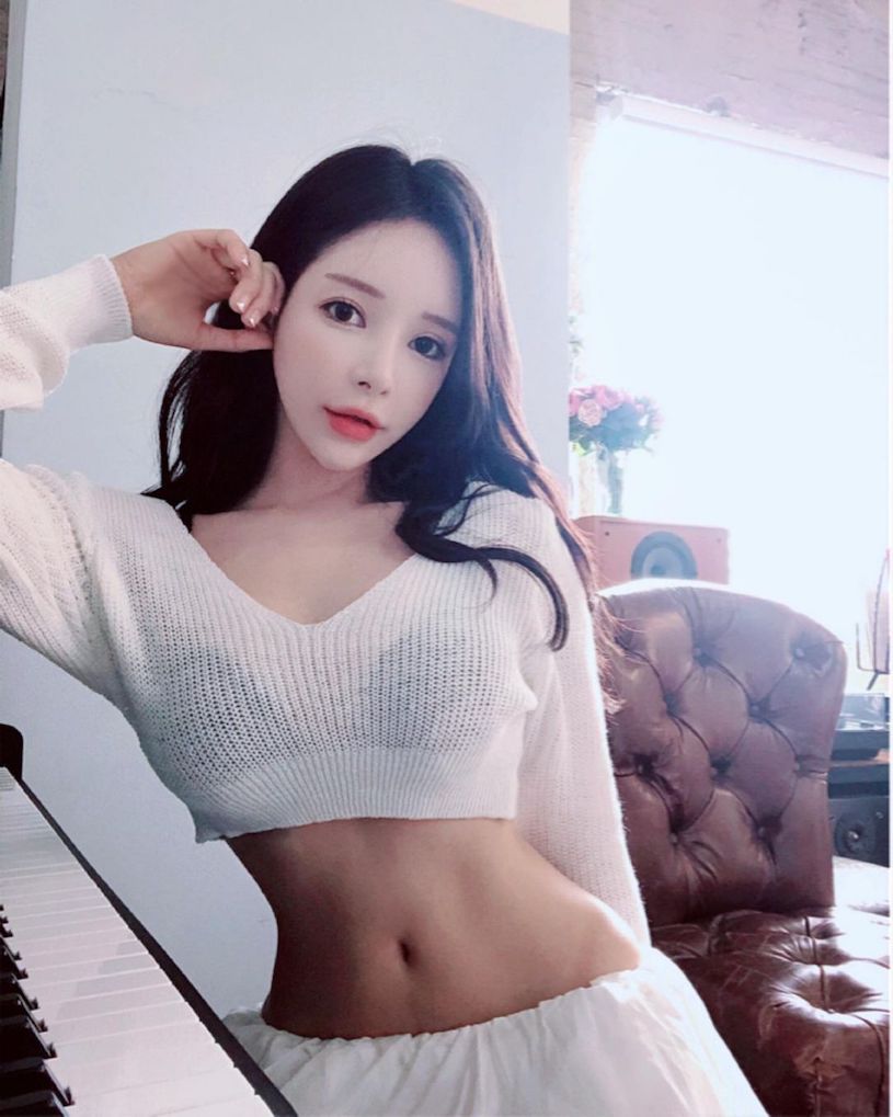 韩国Angelababy！「曲线爆辣」的漂亮小姐姐Dami胸前线条让人浑身发烫！