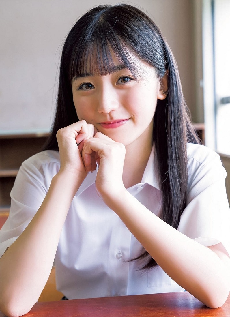 今年18岁，目前还是高中生的蓼沼优衣，完全符合你我心目中对于日本女高中生的想像，留着一头乌黑气质长发的蓼沼优衣，不只长相甜美可爱，更有着甜到长蚂蚁的灿烂笑容，以及超无辜仿佛随时在放电的水汪大眼和深邃卧蚕，让人一看到她就整个瞬间沦陷啊！