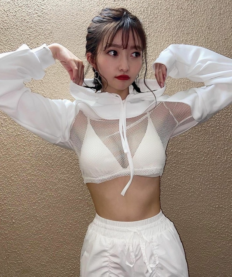 雪乳长腿外卖员「桥本萌花」只穿内衣来外送 感觉身心灵都吃饱了呢