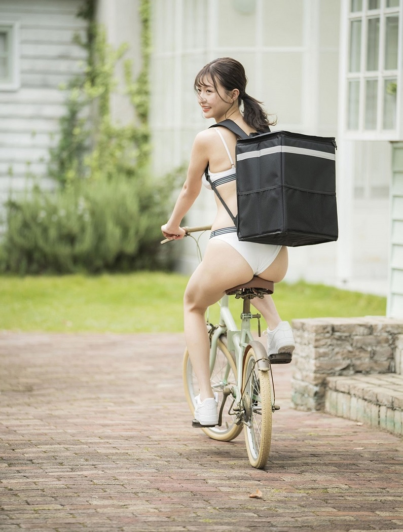 雪乳长腿外卖员「桥本萌花」只穿内衣来外送 感觉身心灵都吃饱了呢