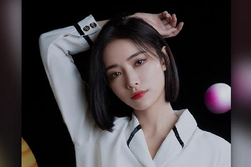 许佳琪在2020年1月15日，参加《青春有你第二季》的节目，最终以第三名的成绩成功出道，成为了THE9组合当中的一员，之后发布首张EP专辑《斯芬克斯X谜》，还参加了《奇妙小森林》、《非日常派对》等等综艺节目。
