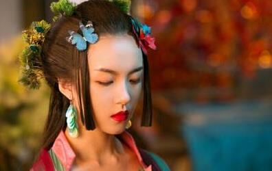 长得好看演技也很好，经常会拍一些演技性的短视频，不仅漂亮还很有魅力，可以直接出道了好吧。