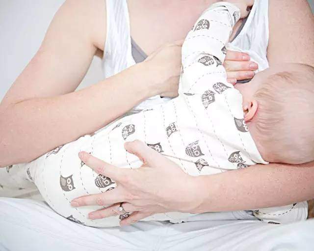 新手宝妈喂母乳,常爱犯以下几个错误,易影响母乳质量,坑娃伤己