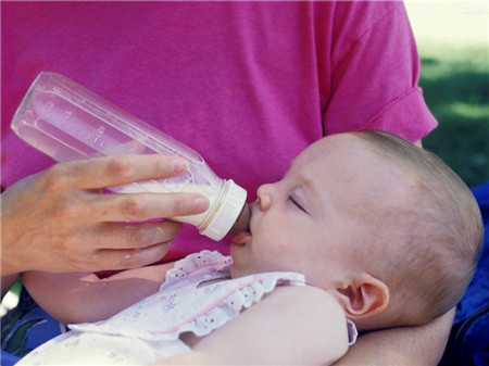 宝宝得了＂母乳性黄疸＂是母乳的锅？一定要停母乳吗？