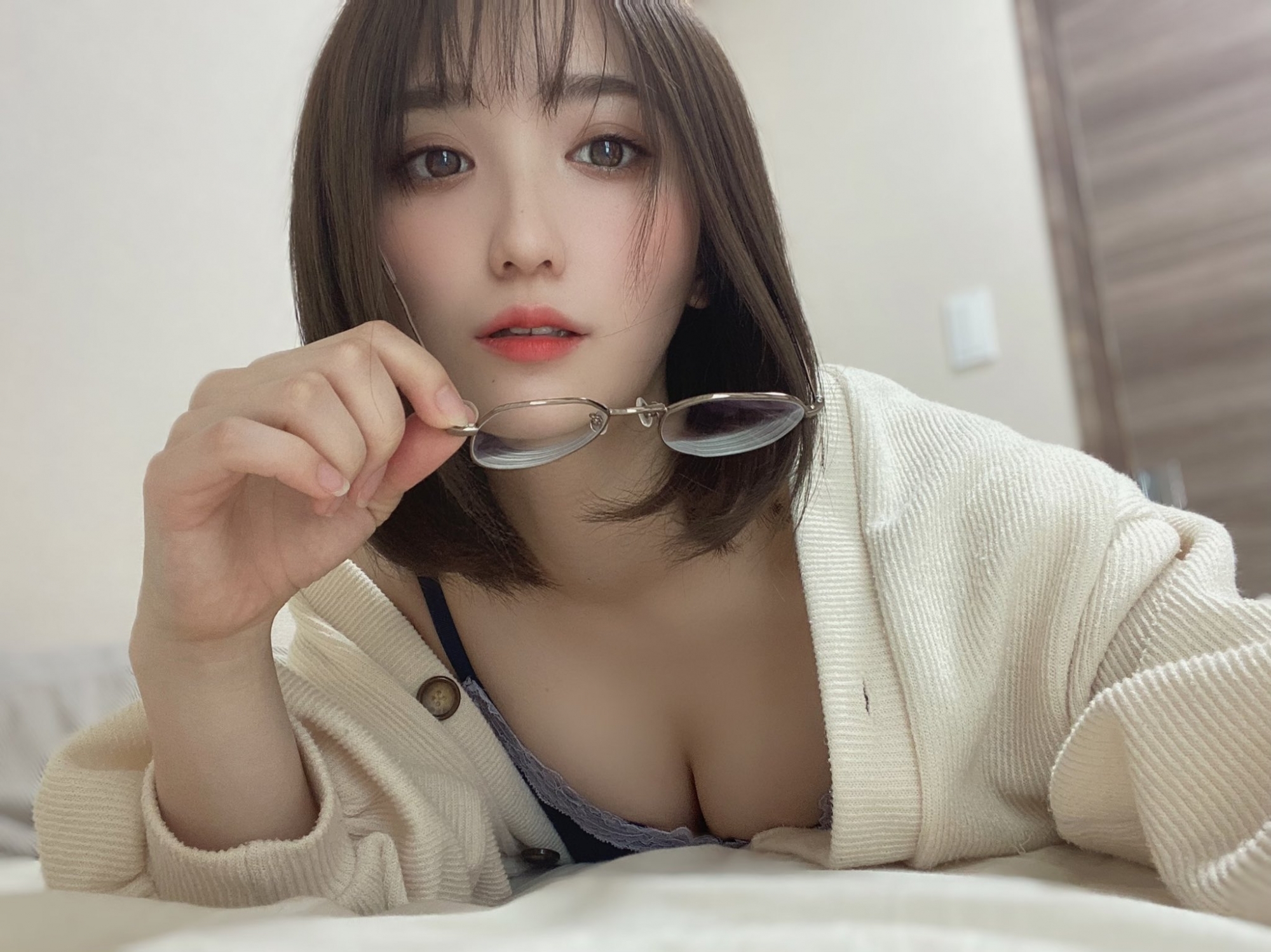 呆萌虎牙妹「伊藤爱真」疗愈笑容让人瞬间融化浑身散发「天使气息」甜度破表