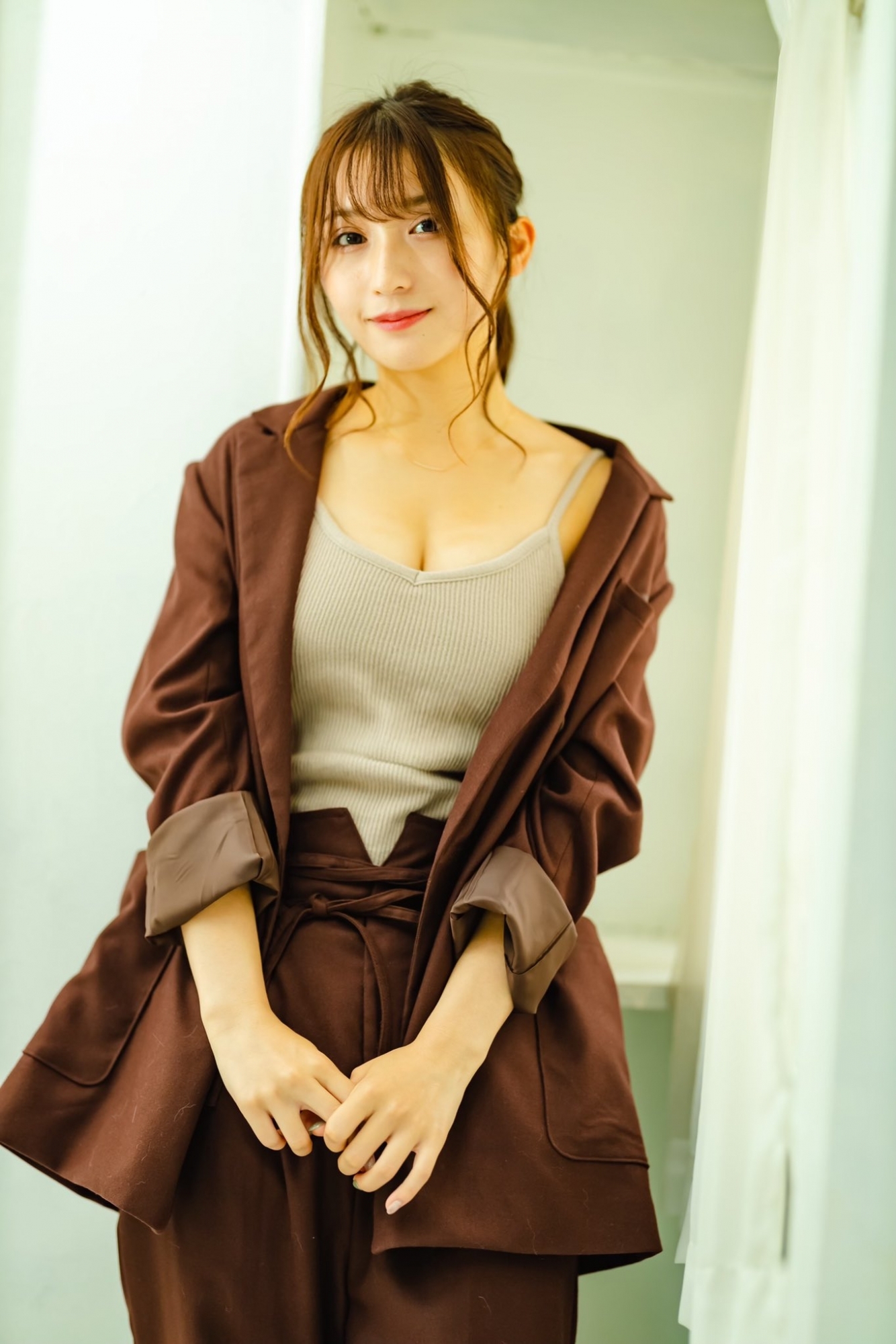 呆萌虎牙妹「伊藤爱真」疗愈笑容让人瞬间融化浑身散发「天使气息」甜度破表