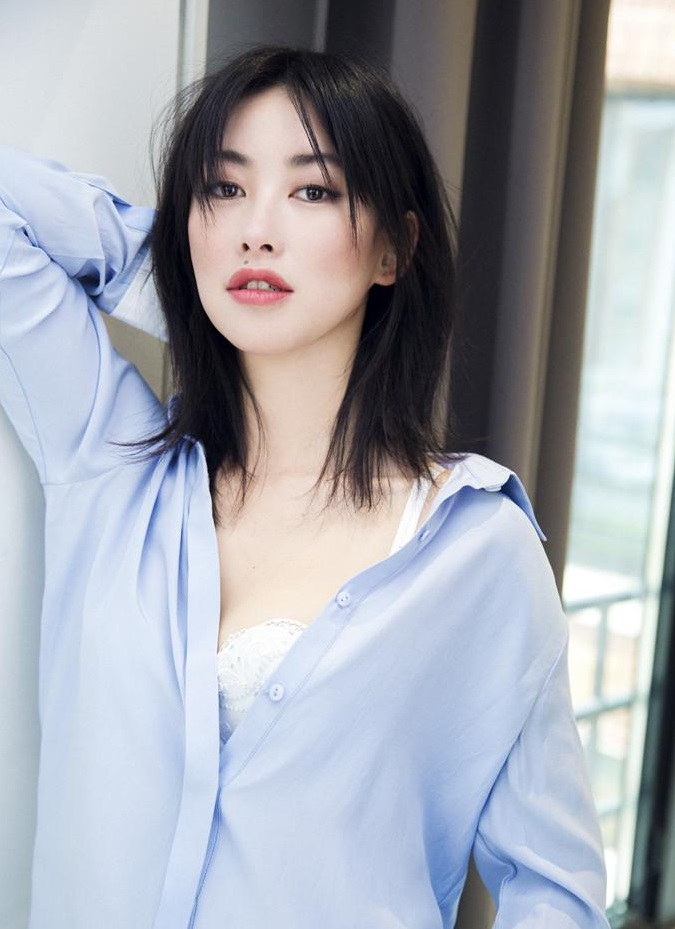 中文名朱珠 国籍中国 民族汉族 出生地北京 出生日期1984年7月19日 身高166cm 体重48kg 毕业院校北京工商大学 职业演员、歌手、主持人 经纪公司美国创新精英文化经纪（CAA） 代表作品精英律师、云图、纽约客@上海、脱轨时代、马可·波罗 主要成就CCTV-MTV音乐盛典内地年度最受欢迎潜力歌手提名