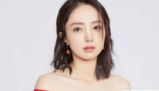 中文名董璇 外文名DongXuan 别名董欢欢、璇美人 国籍中国 民族汉族 出生地黑龙江省牡丹江市 出生日期1979年11月5日 身高168cm 体重52kg