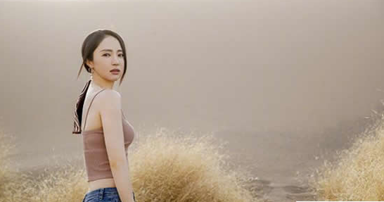 董璇在2003年的时候，因出演《雪花女神龙》当中的上官燕正式进入演艺圈，之后在《玉观音》、《神探狄仁杰》、《大宋奇案》、《立春》当中都有出演，还因在《立春》中饰演小张老师，获得第27届金鸡奖最佳女配角奖。