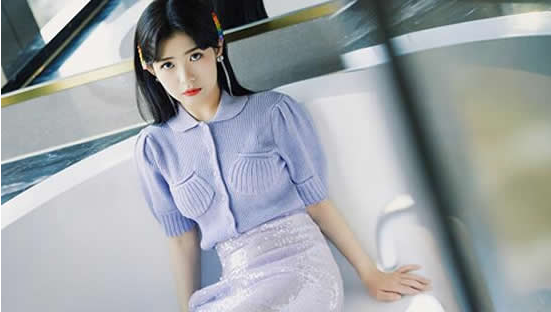代表作品女孩与王冠、不渺小、等等、田字格、每一次、野生姑娘、下雨了、脉冲星、所谓少年、鸟与世界的小孩、夜之光、太阳洒在海洋的方向 限定组合火箭少女101（已解散）