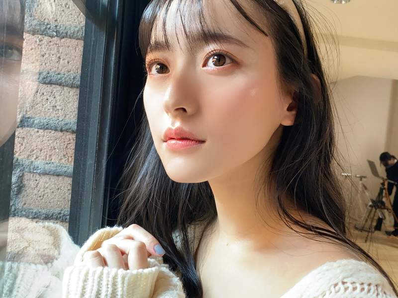 面相学来说嘴大又匀称的女孩，个性比较爽朗乐观，能力强有主见，嘴唇细薄型的能言善辩伶牙俐齿，嘴大厚唇形的爱恨分明，个性强势占有欲较强，这些在我们这边还有面相学可以参考，但日本好像就没在看这个了…其实不管嘴唇大或小，好亲够软就好…
