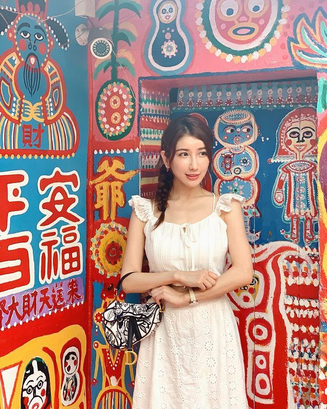 这个时间点居于台湾其实相对安全，可以做自己想做的事又有许多美食可享用，身材还能维持得很好不走样，实在是有些羡慕也佩服她的毅力！（比例超好完全看不出是156公分呢）