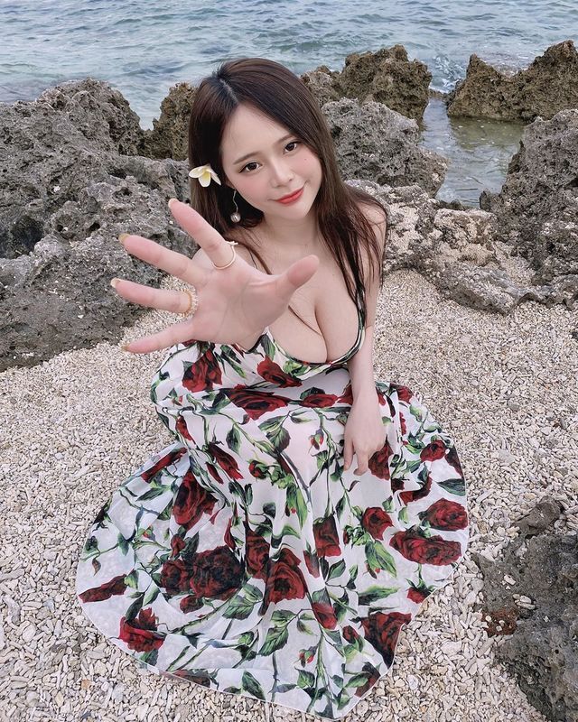 [IG美女]夏天就要靠她！「Summer 谢桑墨」正妹性感豪放连逛卖场都不能好好专心