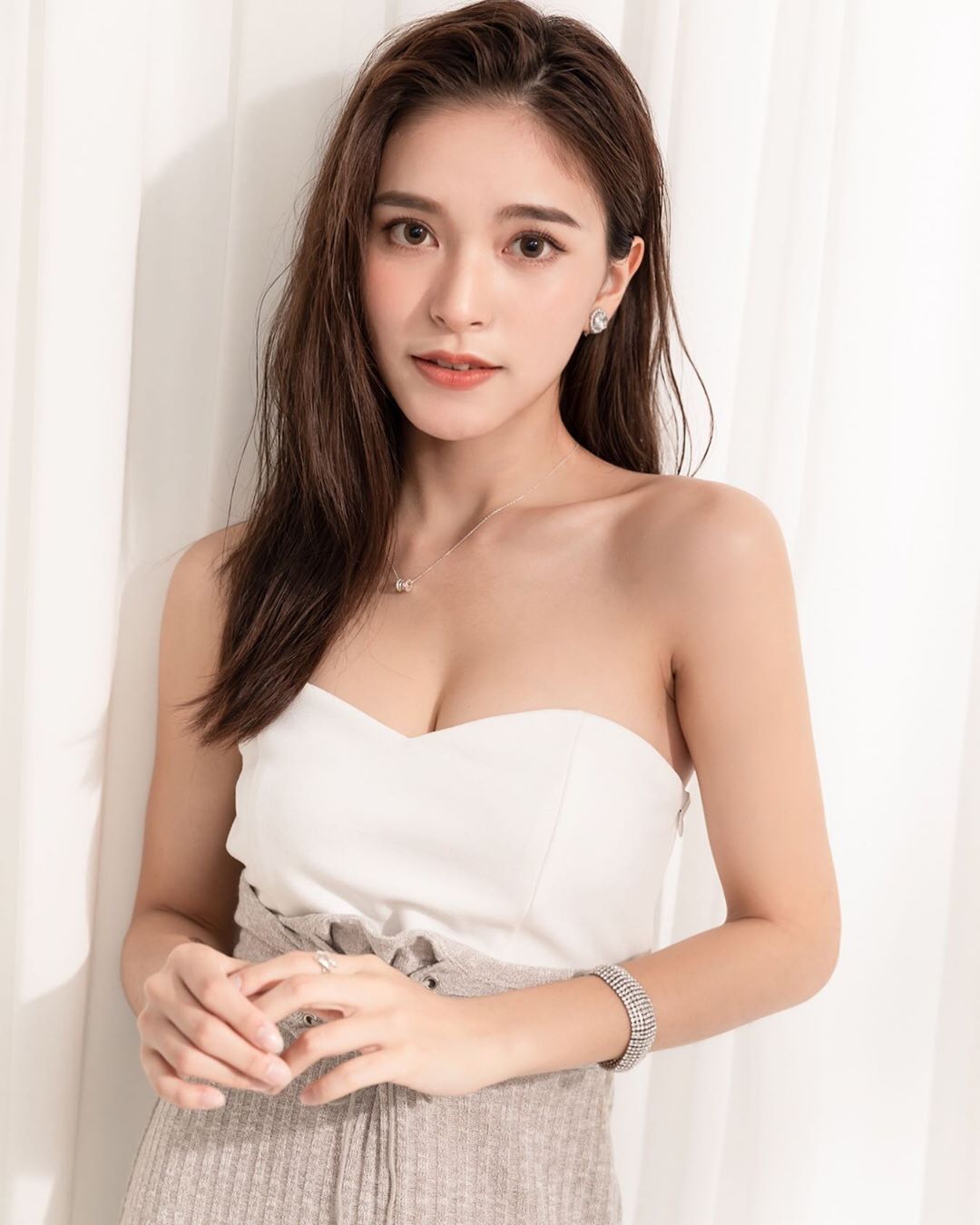 阳光女孩白皙长腿攻占你心！台艺大正妹「糖糖」学生运动服让人恋爱了