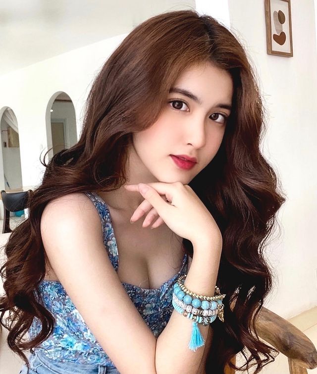 越南美少女《DOANGHI》雪肤嫩肤好迷人！展现性感清纯的18岁！