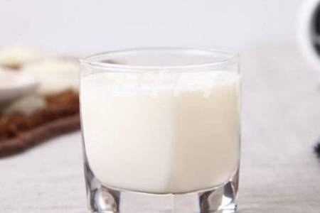 羊奶粉的功效与作用 羊奶粉有什么禁忌可以空腹喝吗