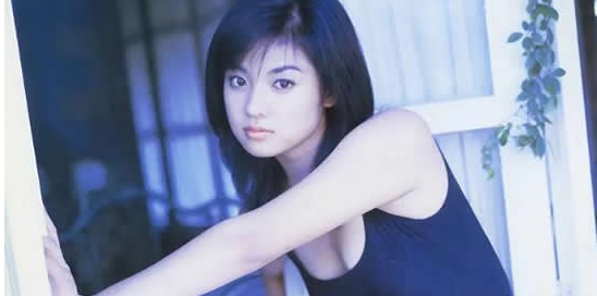 深田恭子脸蛋和身材还是保养很好的不老女神