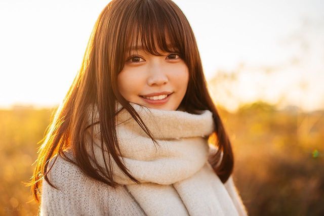 清纯可爱的脸蛋和饱满的上围，令ゆかっぴぃ在当地小有名气，IG也有10.6万的追踪者！虽然没有火辣的照片，但是萌萌的笑容真的好治愈人心呀~~