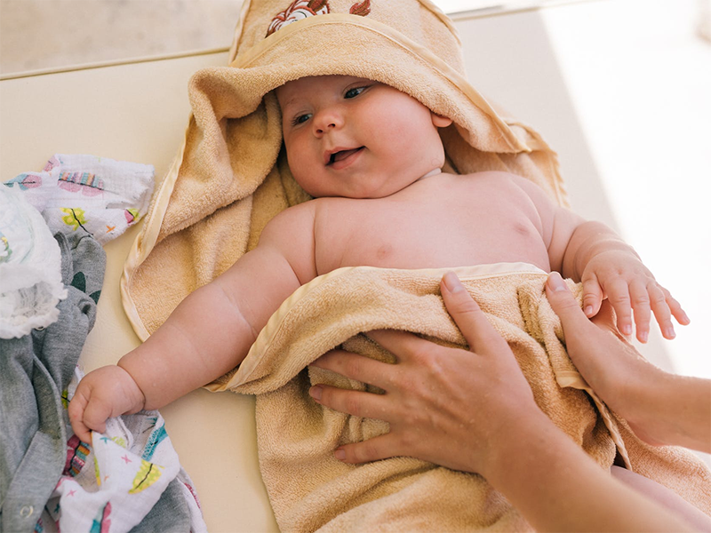 如何给新生儿宝宝洗澡？有什么适合小宝宝用的洗浴产品推荐？