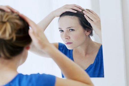 产后脱发严重怎么办？这三个防治产后脱发的方法