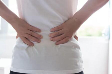 腰酸痛是什么原因？这三个造成女人腰两侧酸痛的原因
