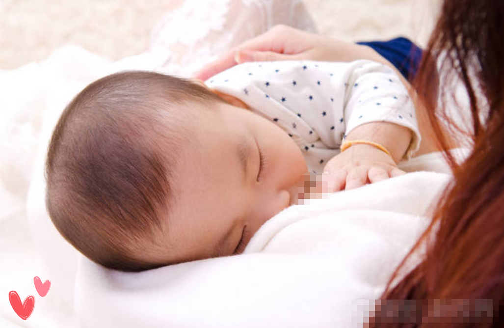 宝宝刚吃上母乳没多久就睡着了,没一会又醒来继续吃,是咋回事？