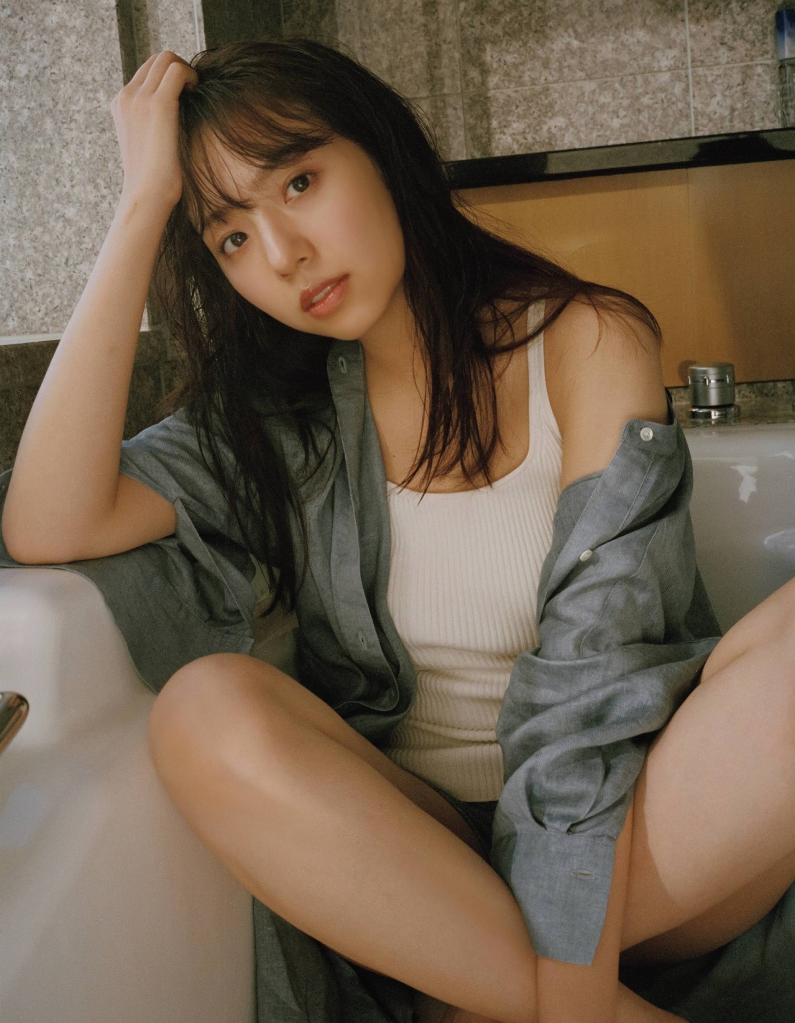 性感轻熟女风格！乃木坂46长发御姐「新内眞衣」成熟抚媚气息超致命不小心就晕船了