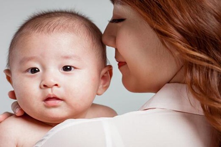 哺乳期可以烫染头发吗？哺乳期避免宝宝接触化学成分
