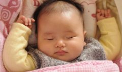 宝宝刚出生的睡姿学问多,这三种睡姿有利有弊,宝妈越早知道越好