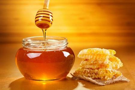 蜂蜜的功效和作用有哪些？多喝蜂蜜水的好处