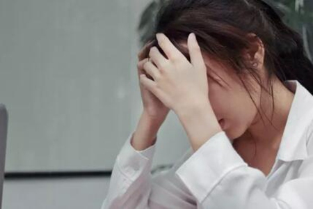 月经期头痛是怎么引起的？这四个引发女人月经期头痛的原因