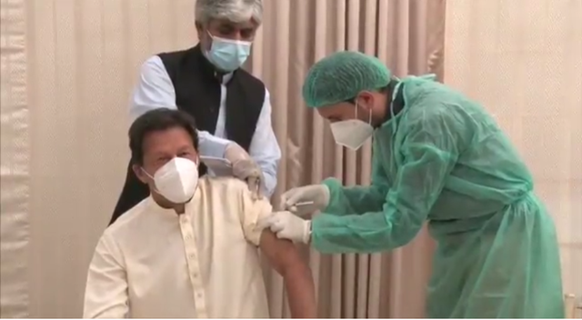 巴基斯坦总理接种中国新冠疫苗