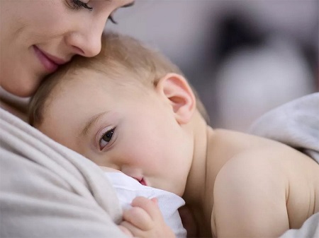 宝宝多大要戒夜奶？尽量别超过这个月,对大脑发育和长个子有好处