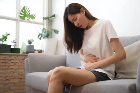 月经期间腰疼是怎么回事？这四个造成女人月经腰疼原因