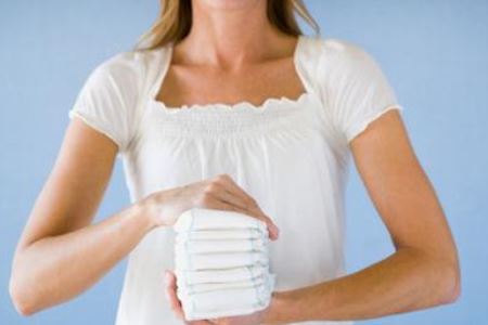 女人使用卫生巾过敏用两种方法缓解