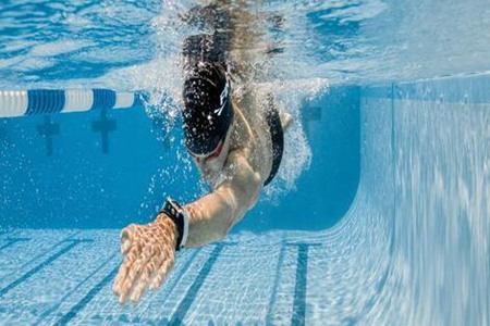 如何游泳减肥效果好？这三个女人游泳的好处