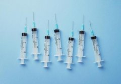 接种新冠疫苗后喉咙痛可以吃药吗？打新冠疫苗腹泻正常吗？