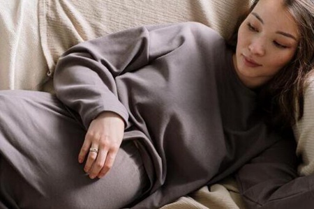 孕妇睡觉的正确姿态,这三个孕期各阶段睡姿要求
